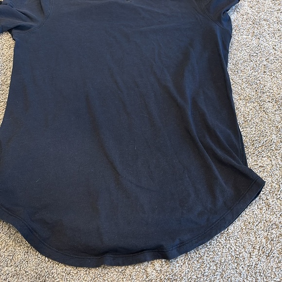 Lululemon black tee shirt - Picture 4 of 4